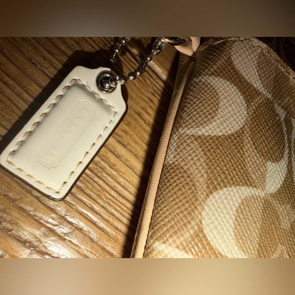 Coach Signature Peyton Dream C Go-Go Wristlet / Wallet - neutral colorway 🐚 - Picture 3 of 15